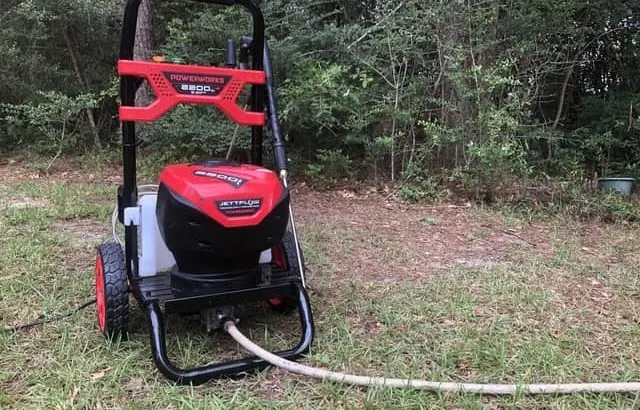 Powerworks 2200 Pressure Washer hands-on review and stress-testing.